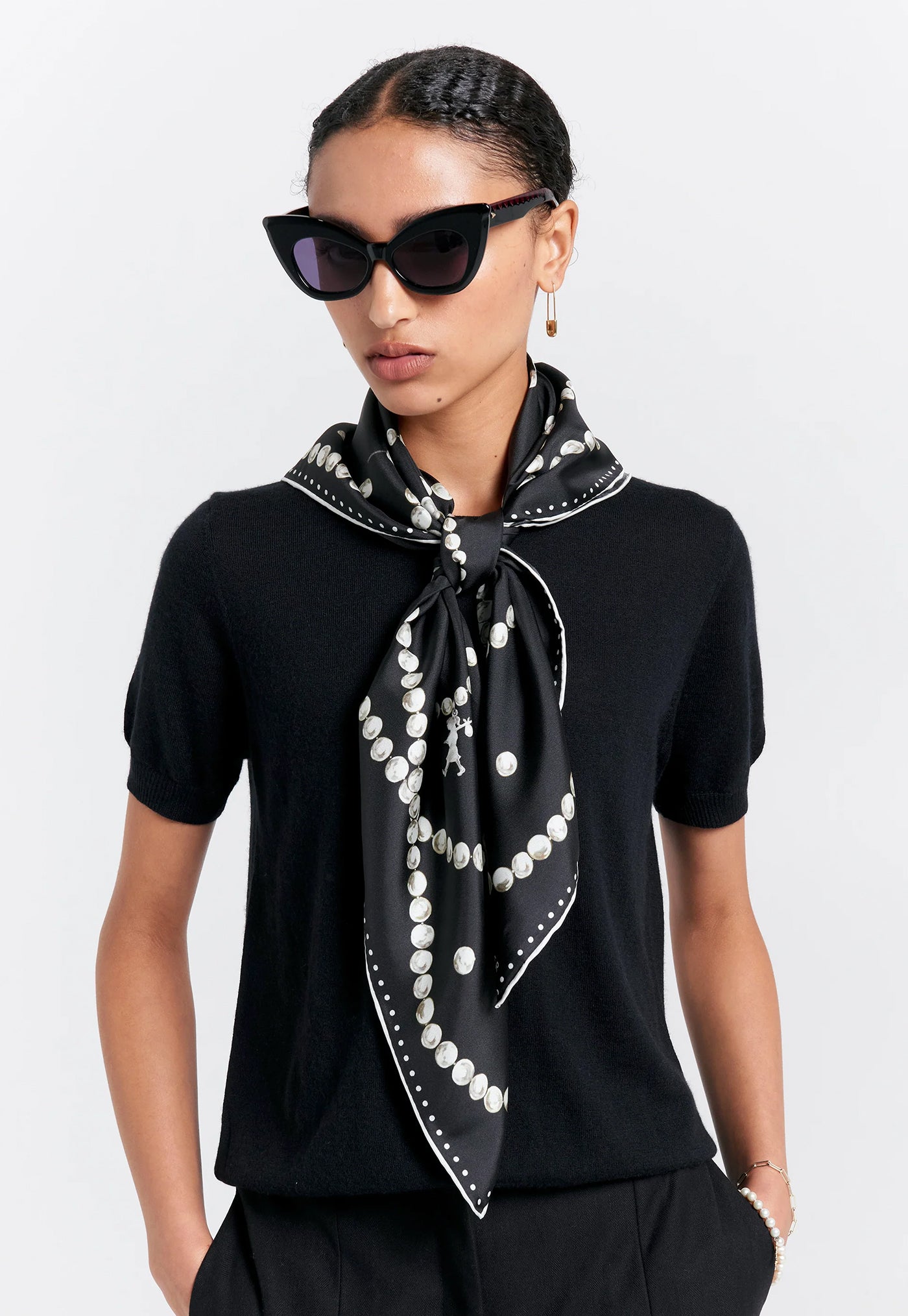 Runaway Pearls Classic Scarf - Black