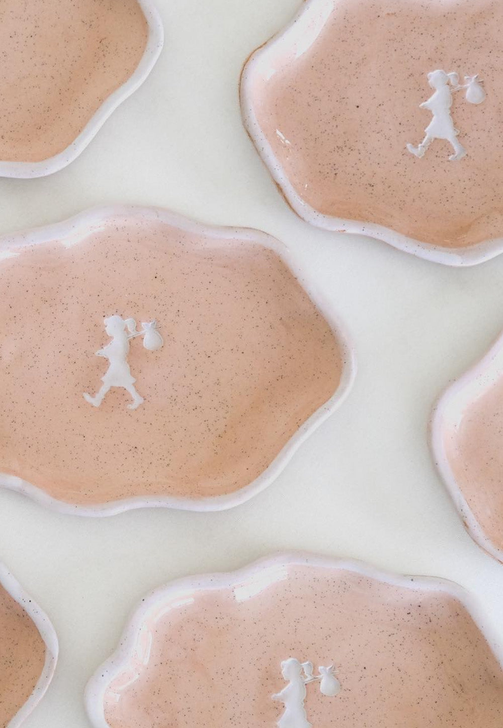 KW Runaway Dish Peach