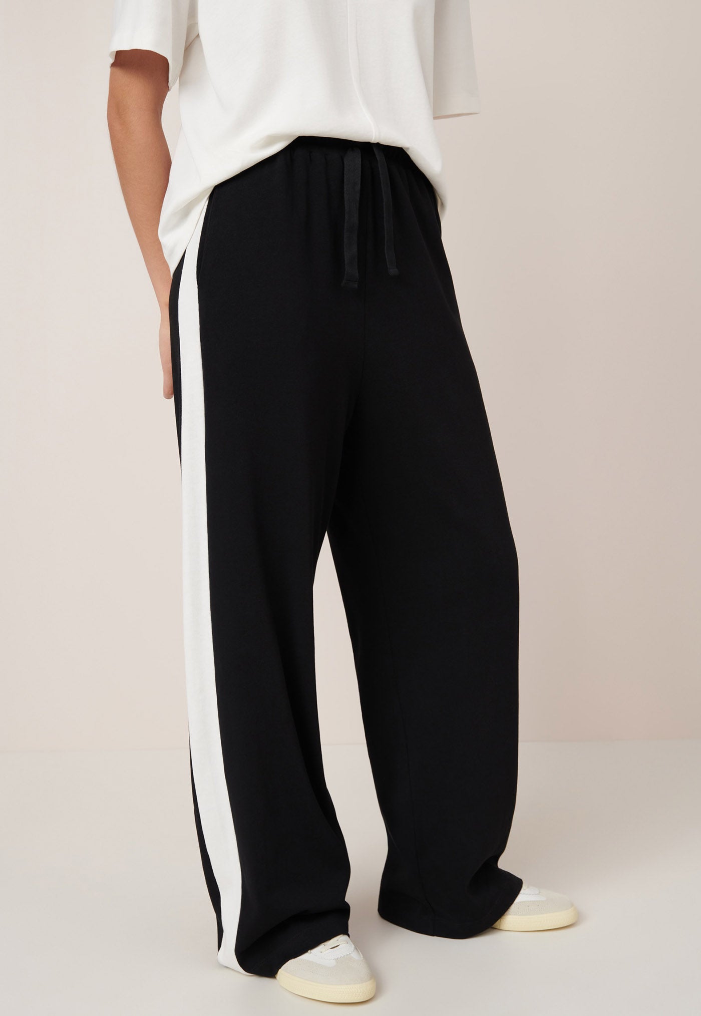 Contrast Trackpant - Black