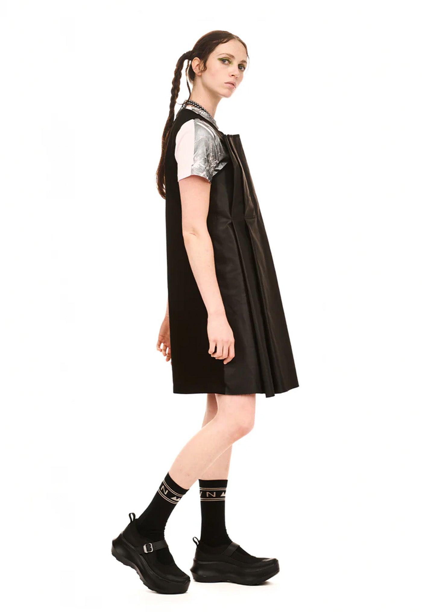 Pages Pinny - Blackish