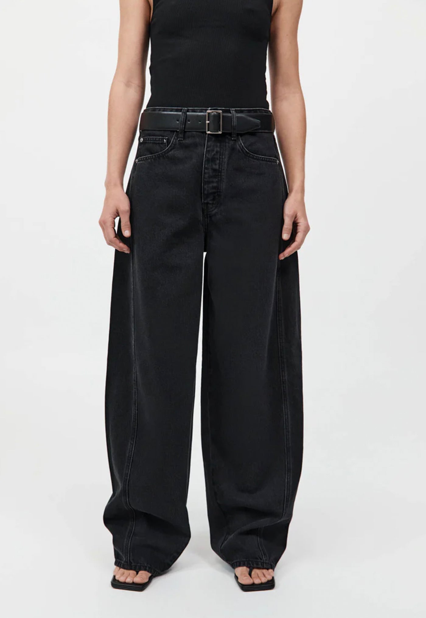 Mid Rise Balloon Jeans - Washed Black