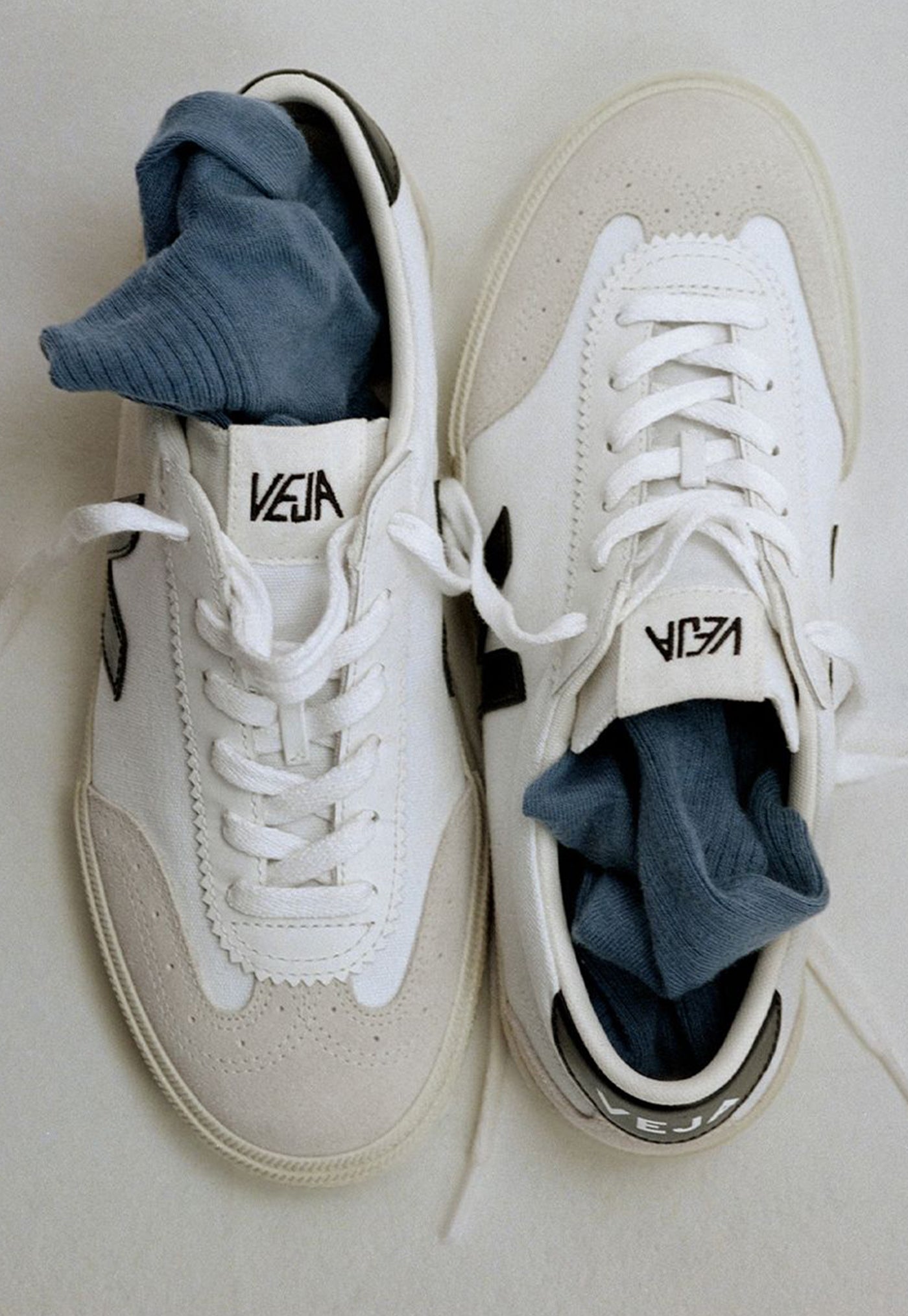 Volley Canvas - White Black sold by Angel Divine