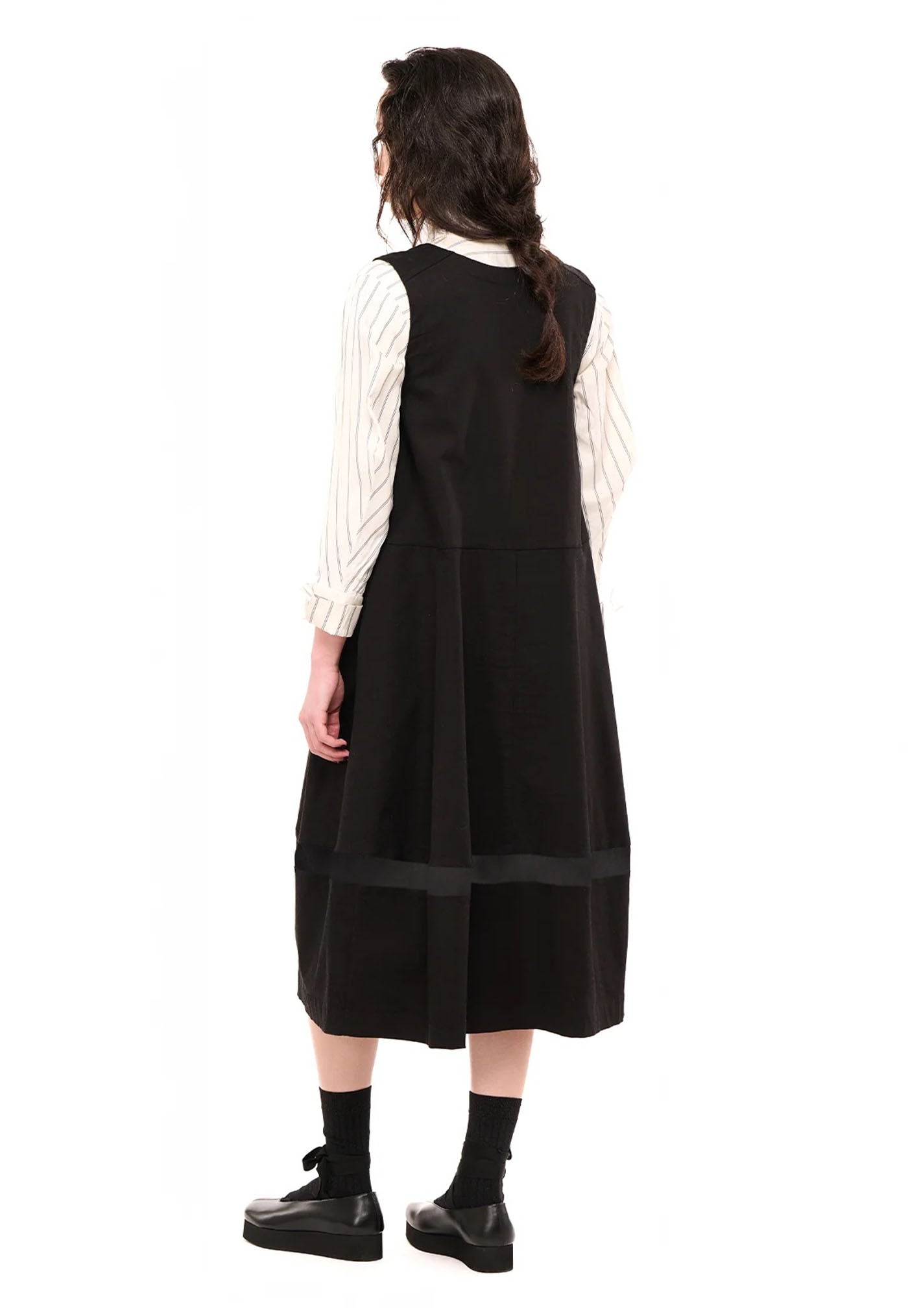 Returns Pinny - Black