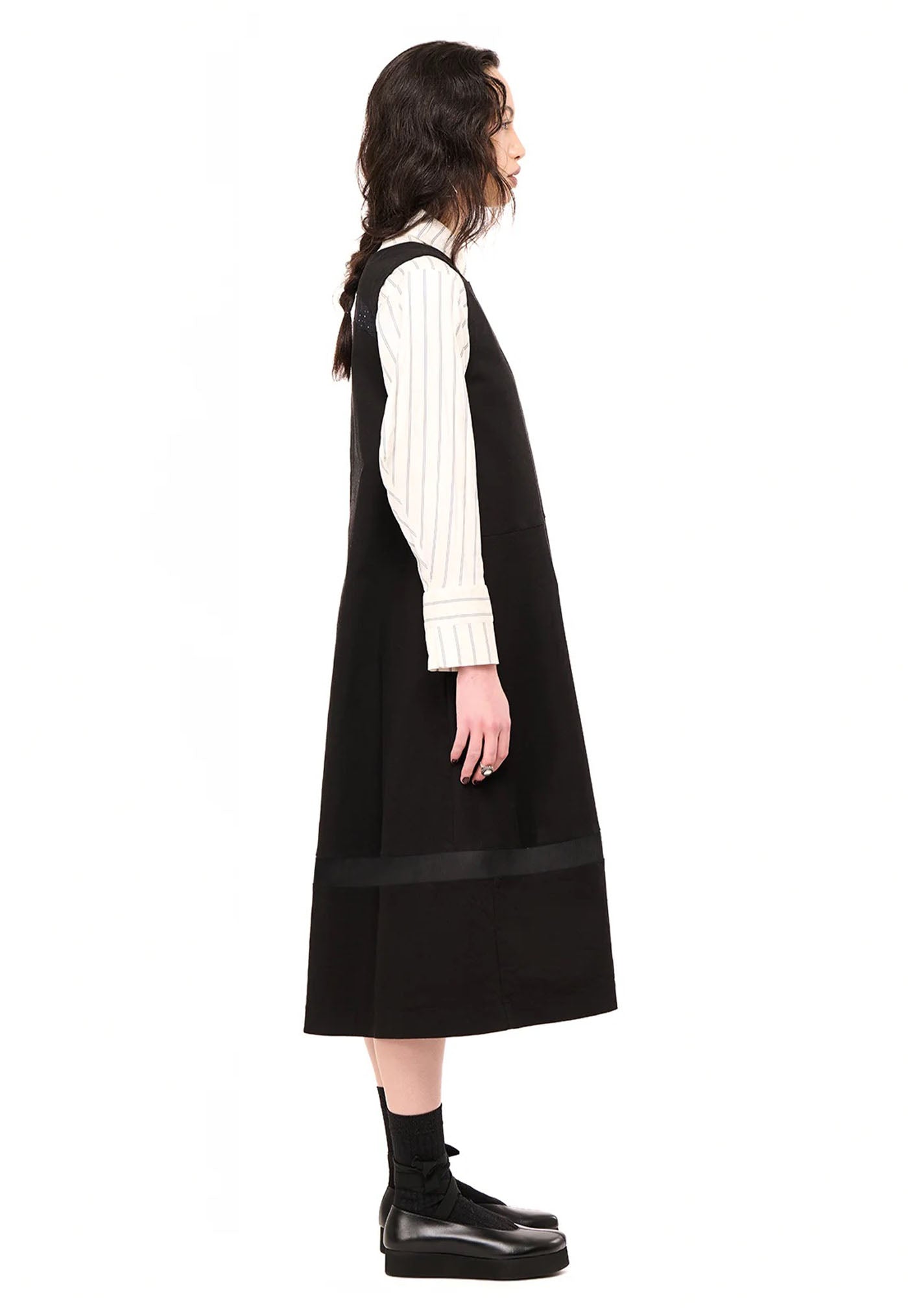 Returns Pinny - Black