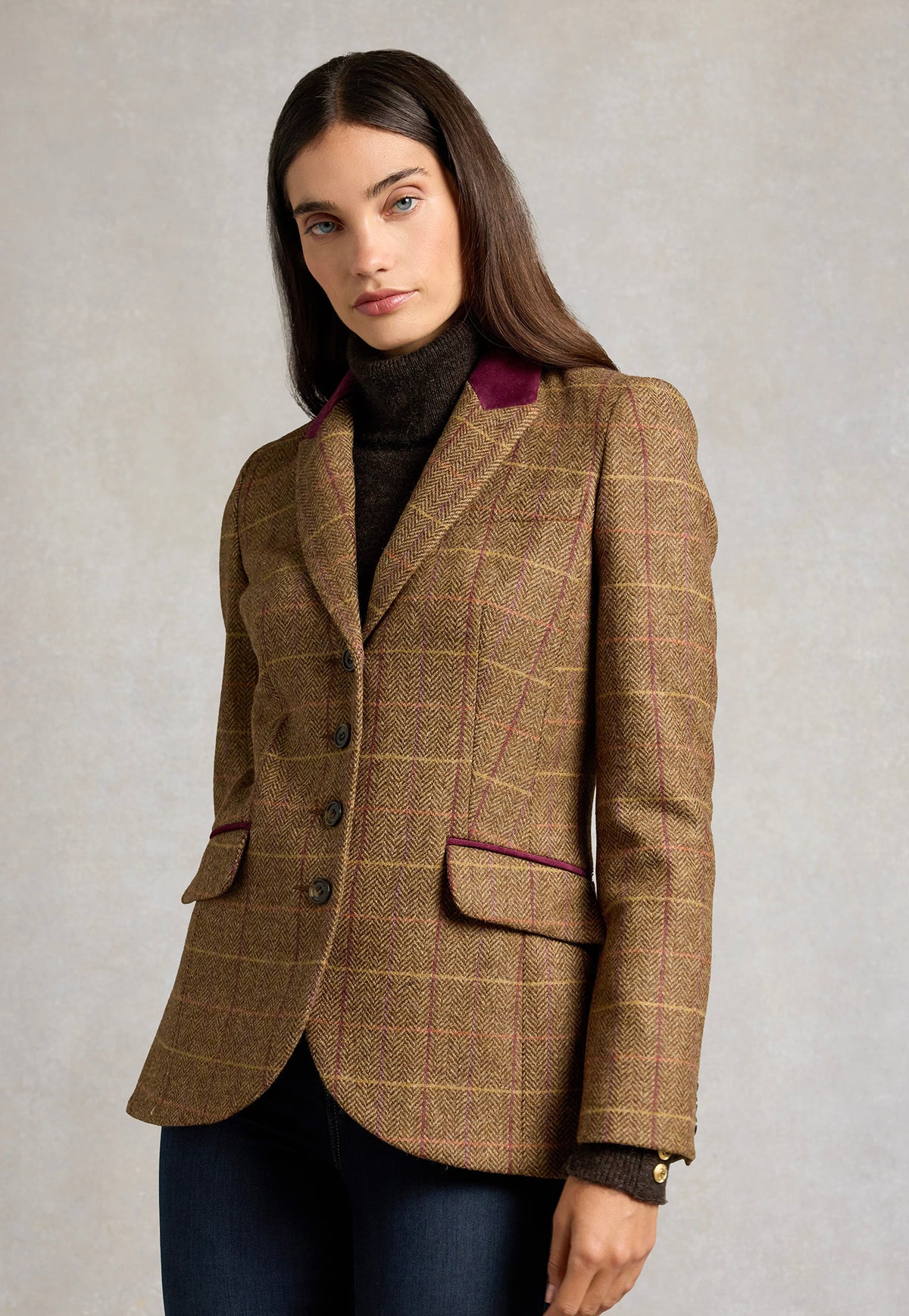 Holland Cooper Hacking Jacket in Buckingham Tweed, featuring a tailored fit and contrasting suede collar.