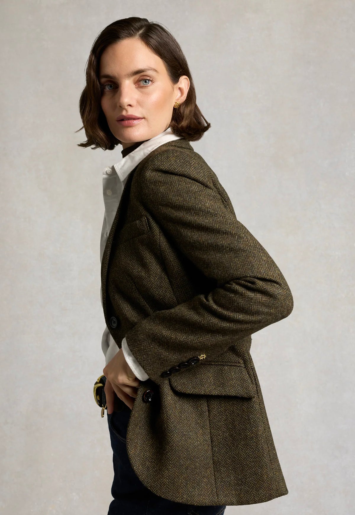 side view of the Holland Cooper Hacking Jacket in Dark Green Herringbone.
