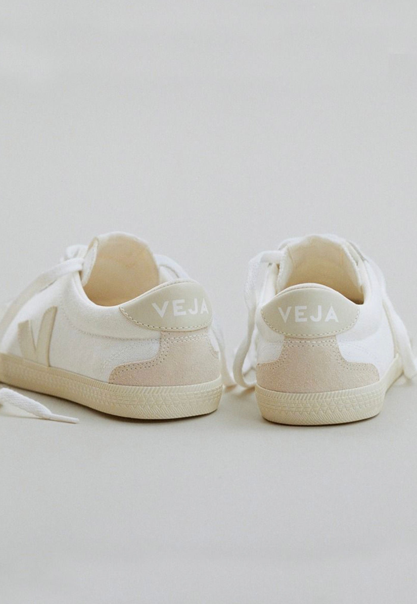 Volley Canvas - White Pierre sold by Angel Divine