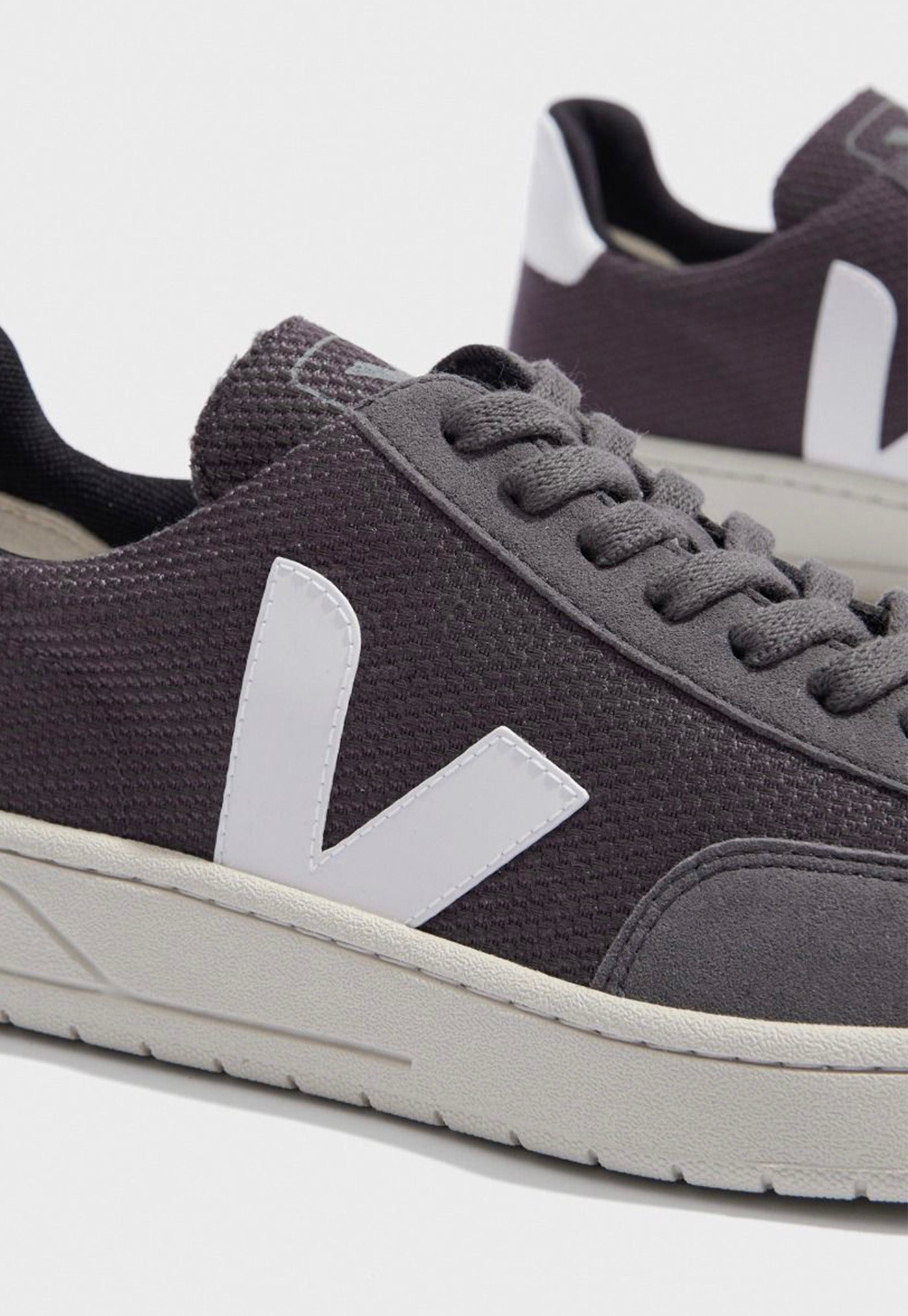 V-12 B-Mesh - Grafite/White sold by Angel Divine