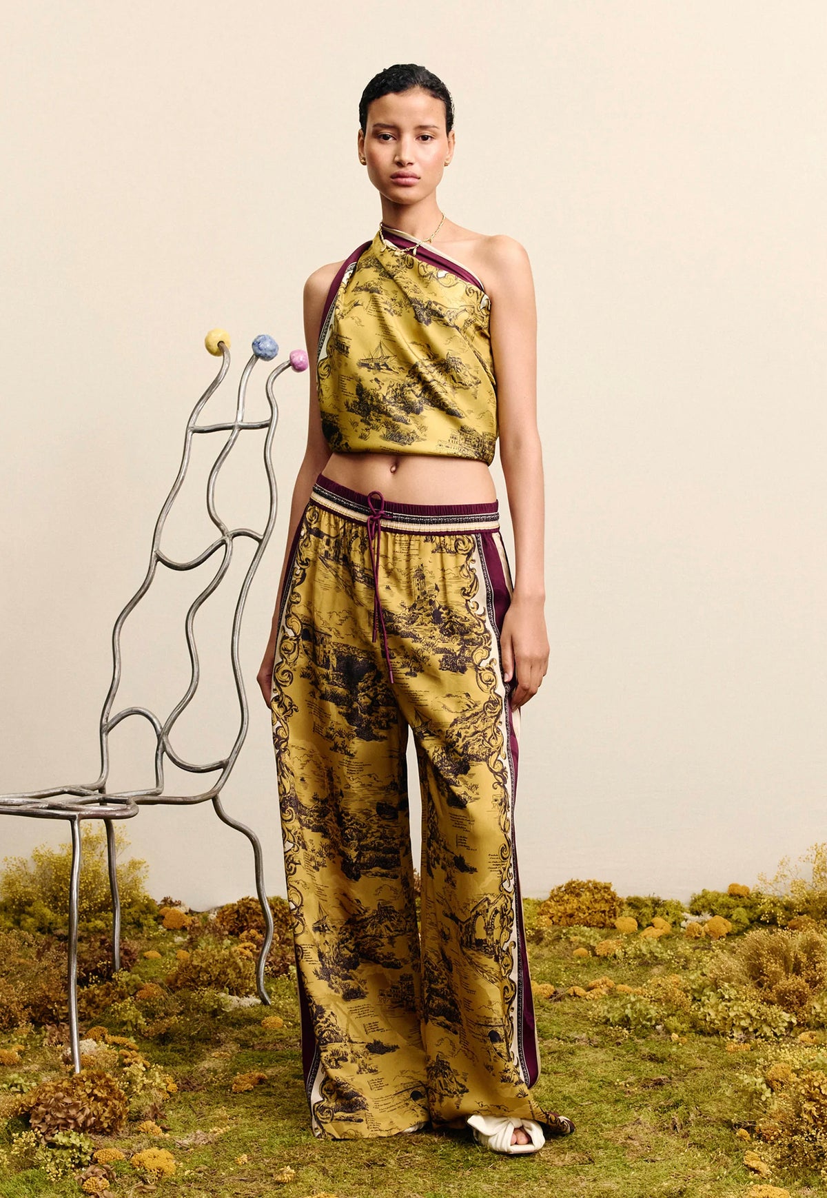 Front view of the ALÉMAIS Martos Printed Pant in Gold.