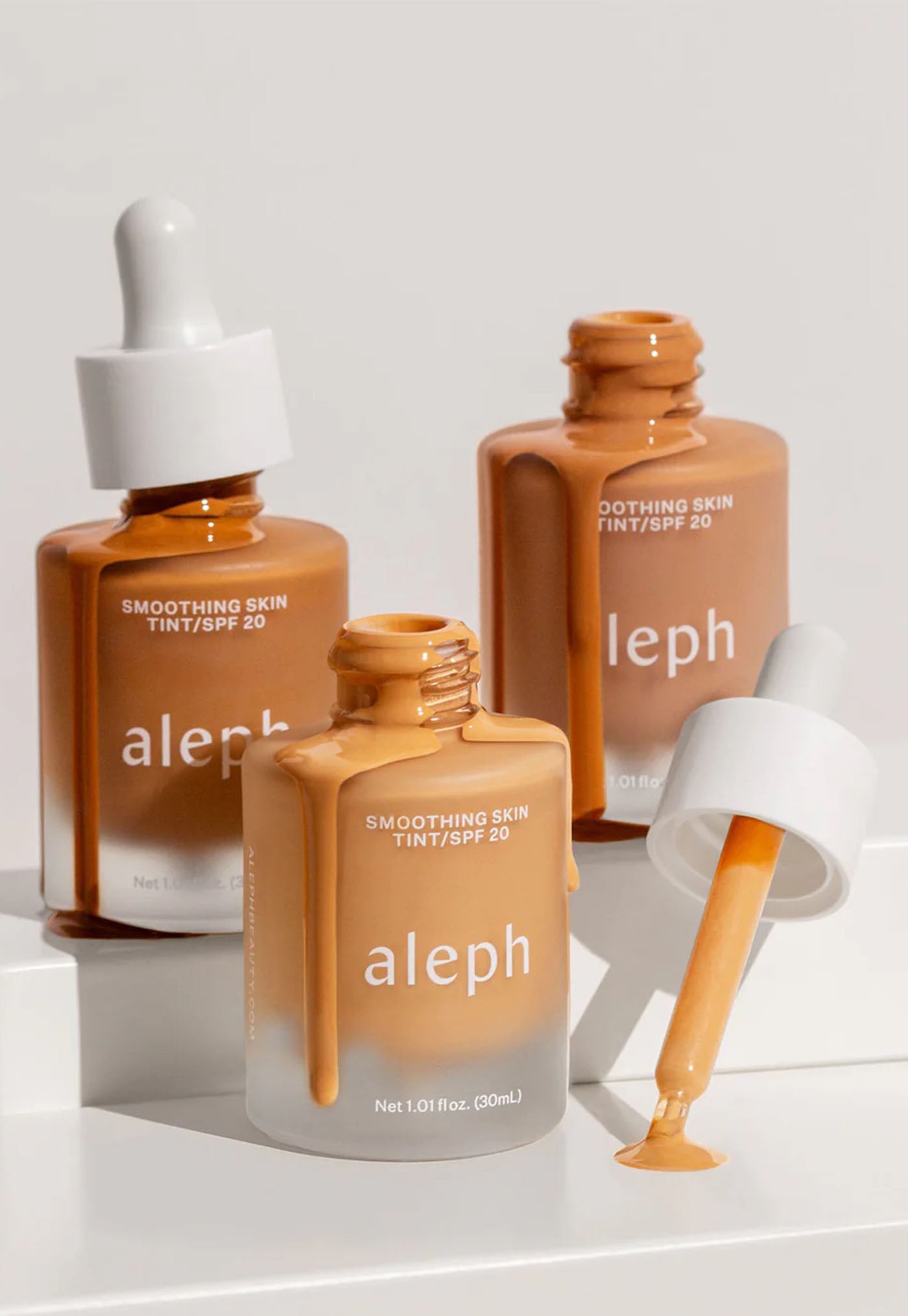 Smoothing Skin Tint/SPF20 - Light