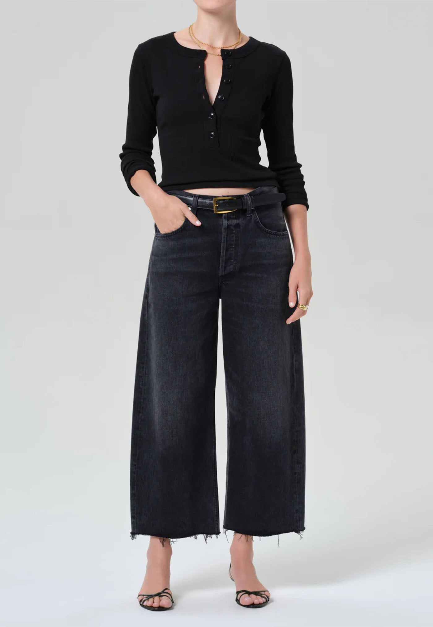 Varra Henley - Black