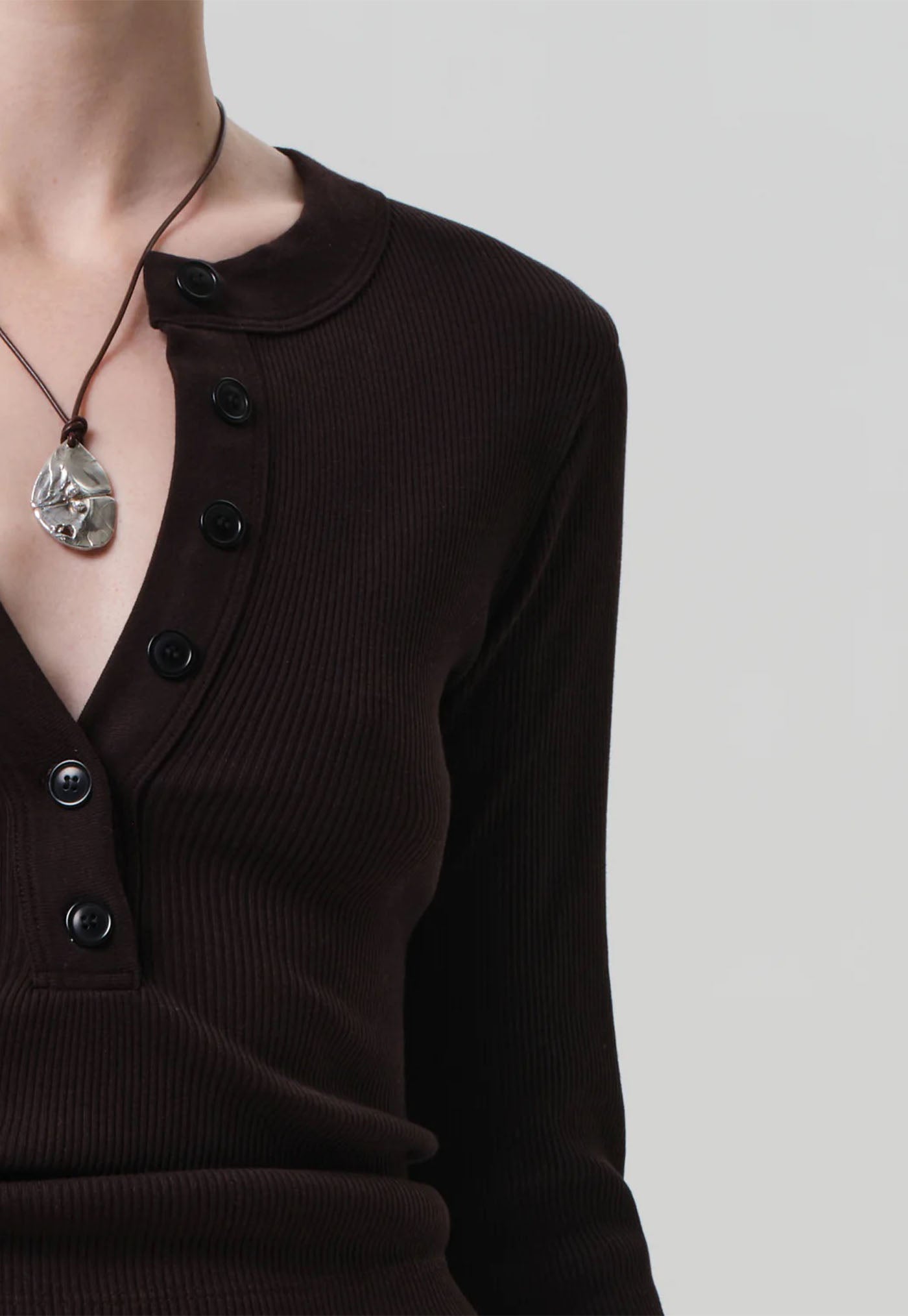 Varra Henley - Chocolate