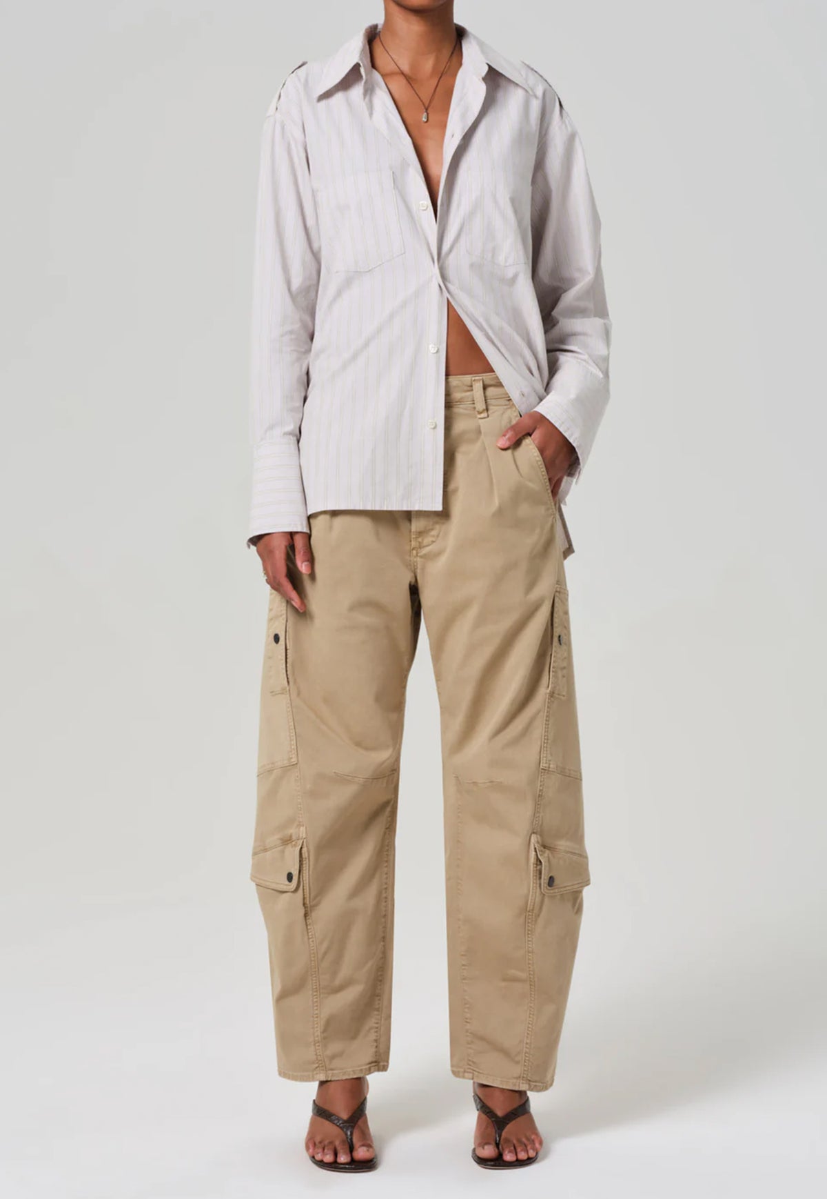 Citizens of Humanity Flight Pant in Catalina, light beige pleated cargo pant with side pockets