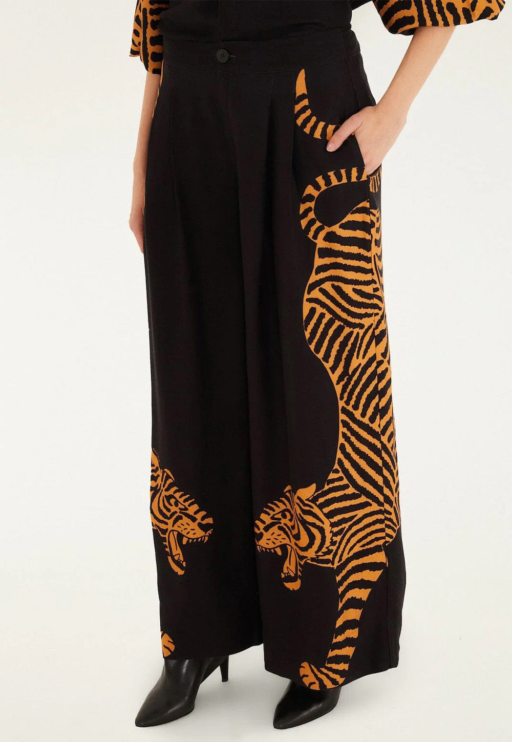 Black Tiger Pants - Black