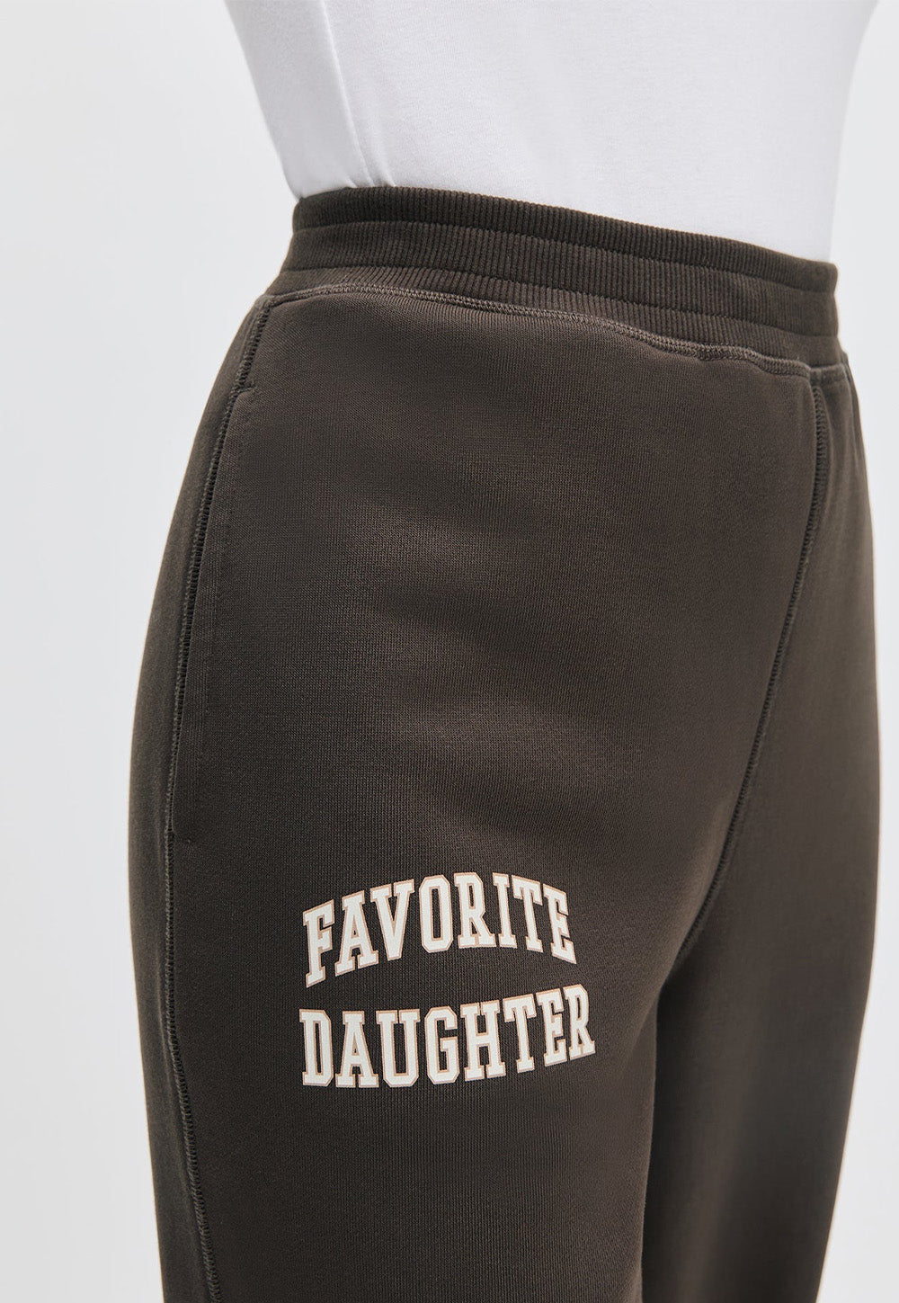 Logo Jogger - Coffee/Gardenia