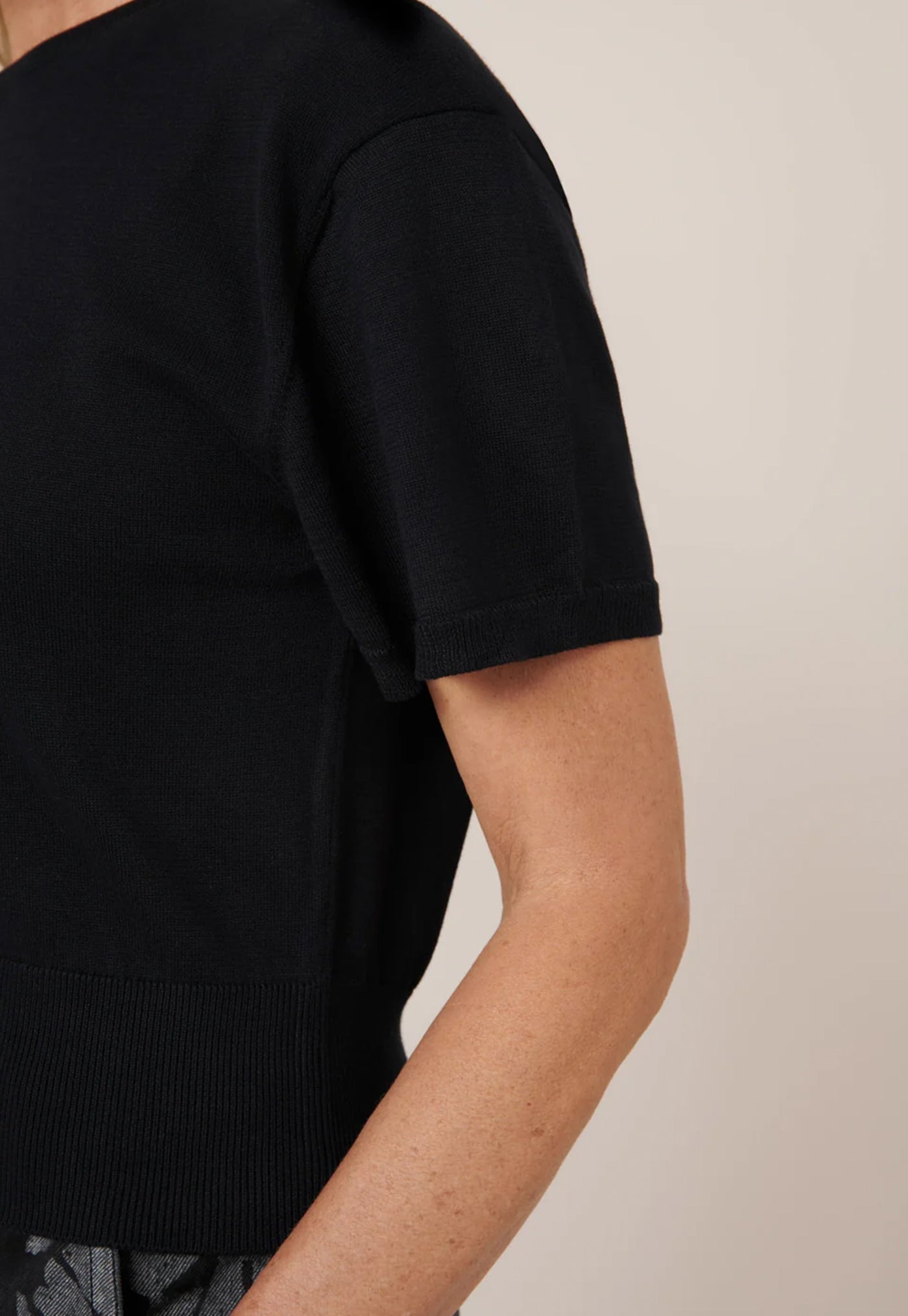Silhouette Top - Black