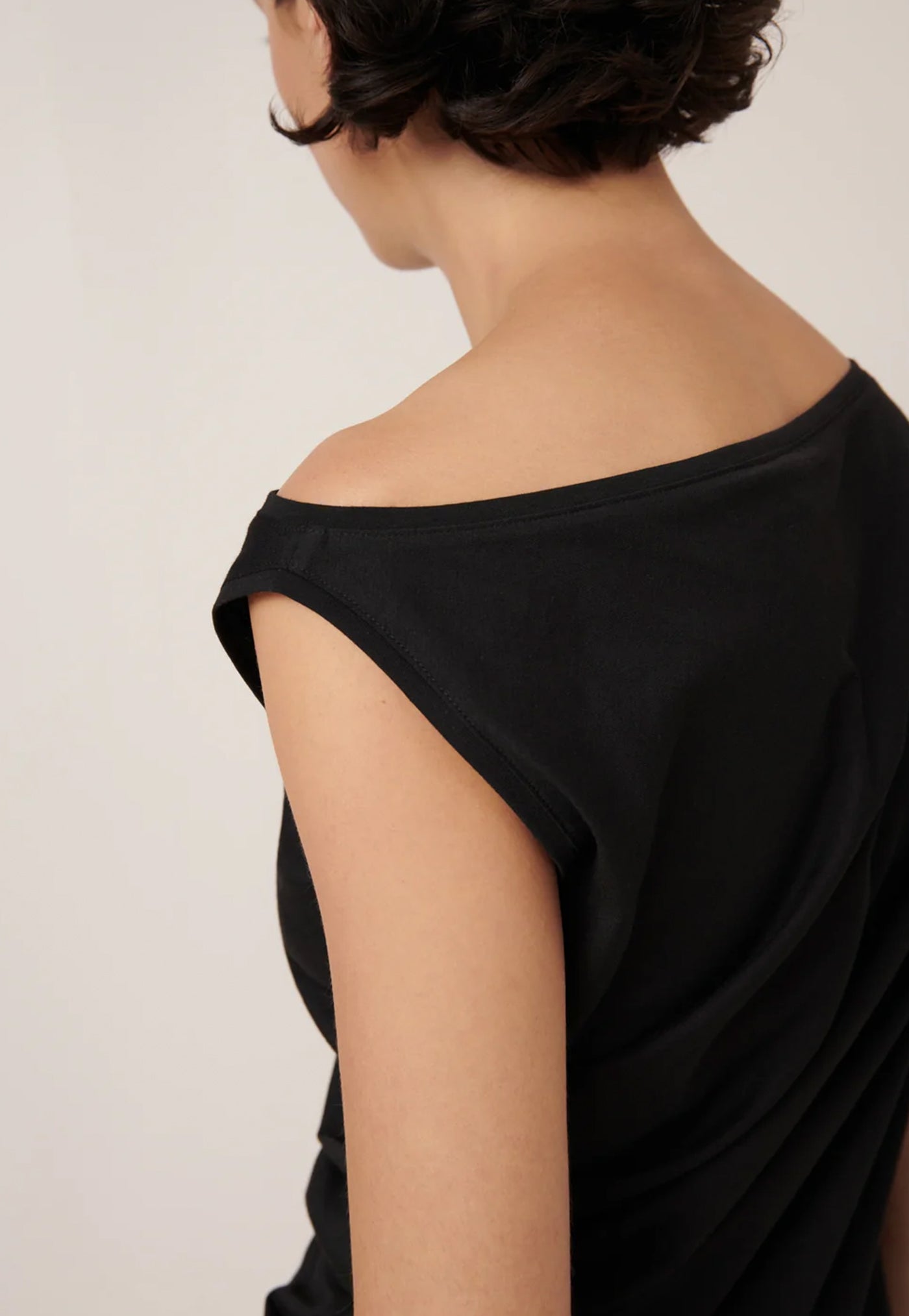 Asymmetric Top - Black