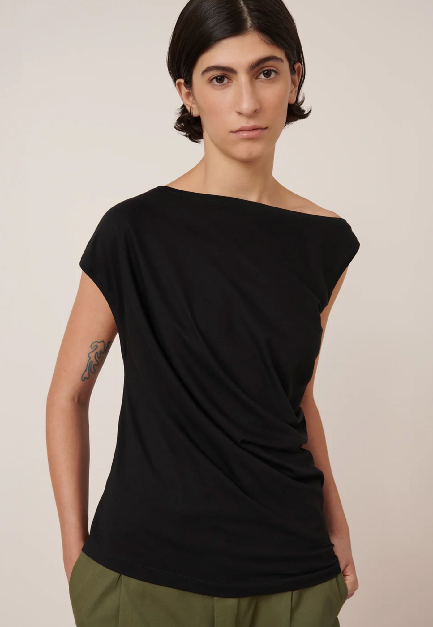 Asymmetric Top - Black