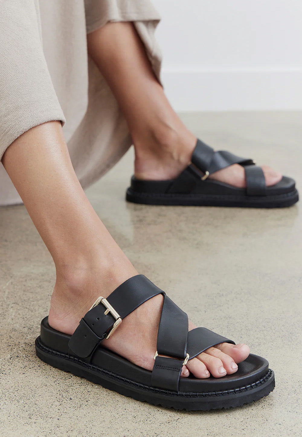 Aki Slide - Black