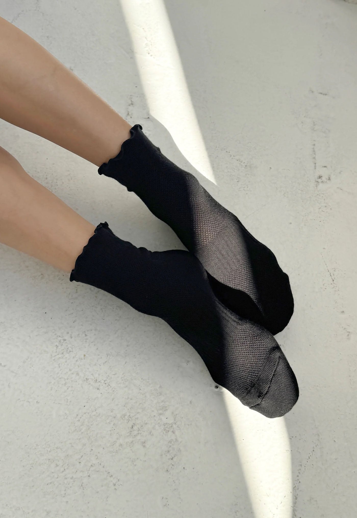 Ruffle Hugger Crew Socks - Black