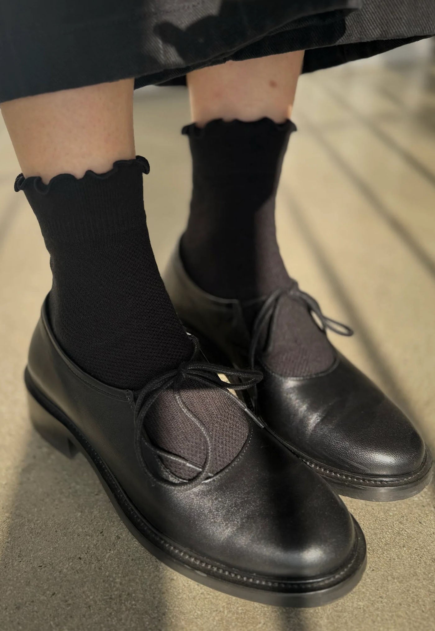 Ruffle Hugger Crew Socks - Black