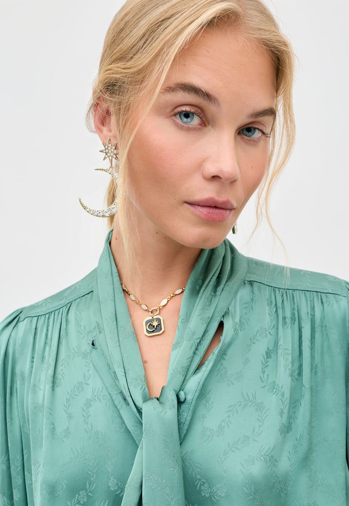 Evanora Top - Floral Trail Sage Green