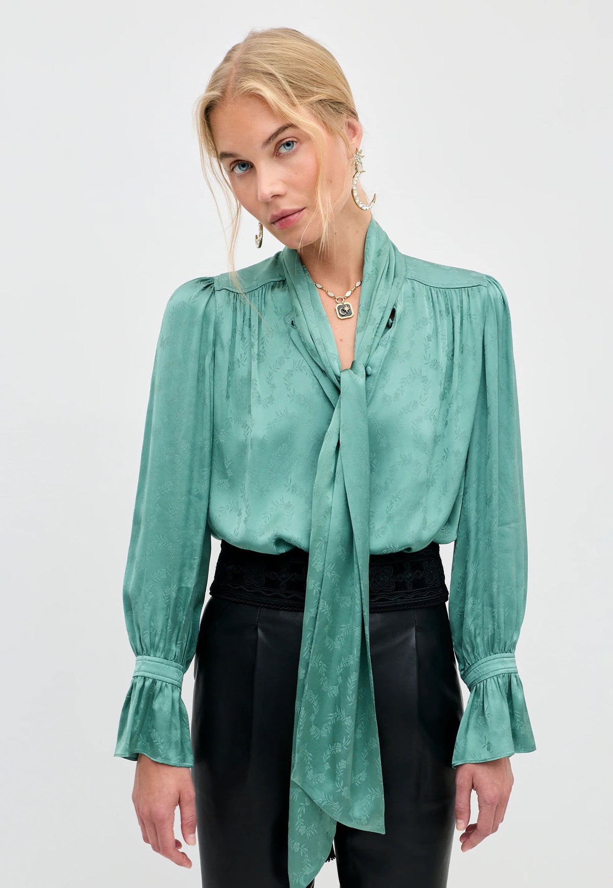 Evanora Top - Floral Trail Sage Green