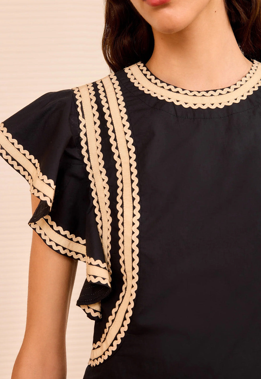 Anora Flutter Sleeve Top - Noir