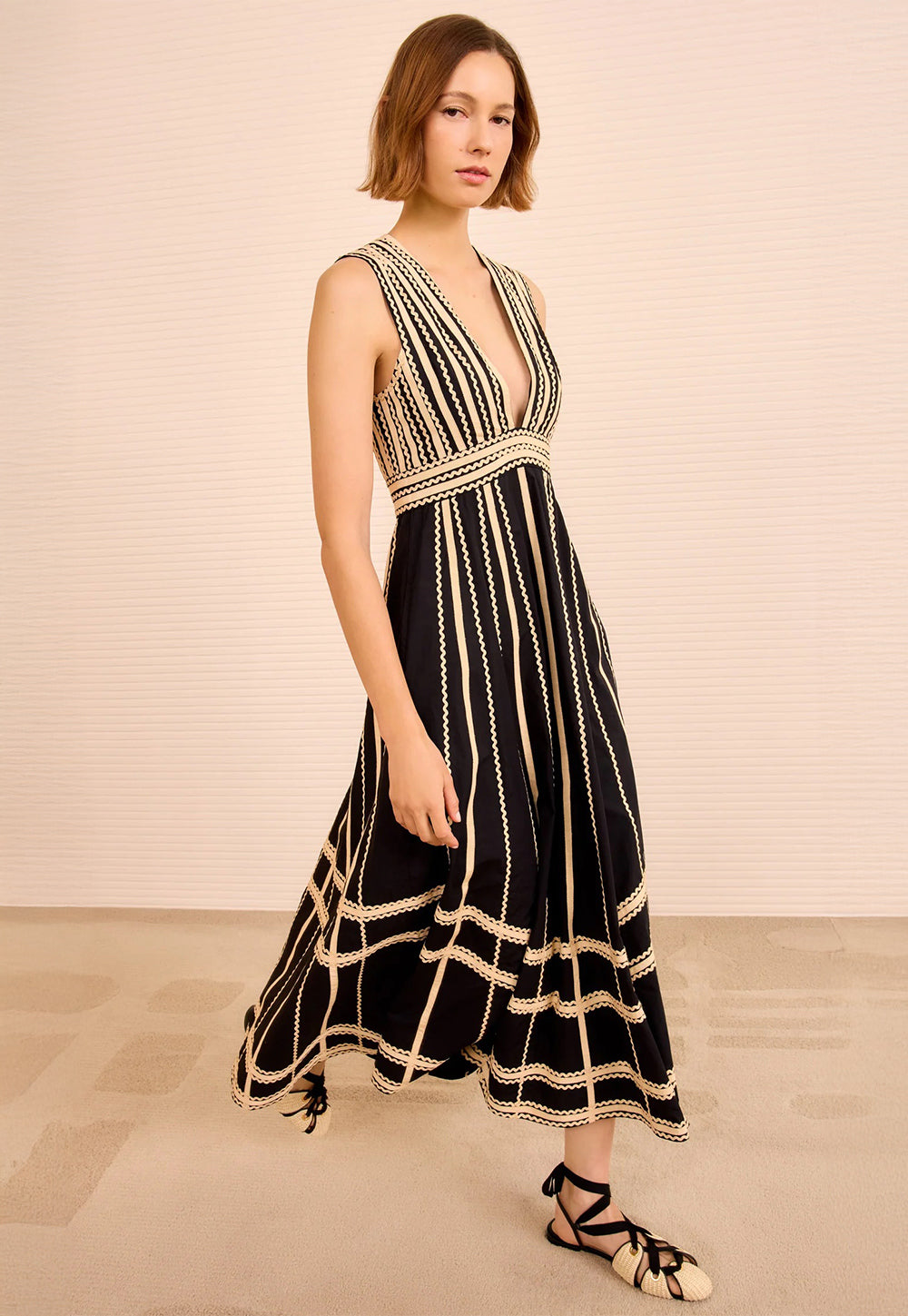 Palermo Deep V Midi Dress - Noir