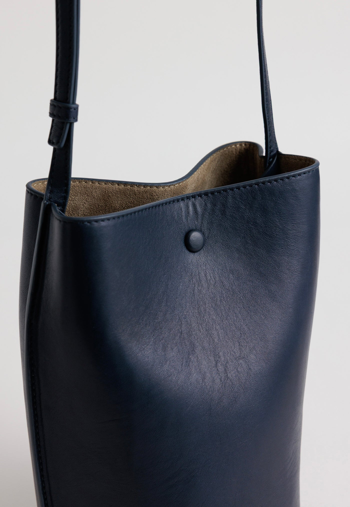 Phoebe Bucket - Eclipse Lambskin