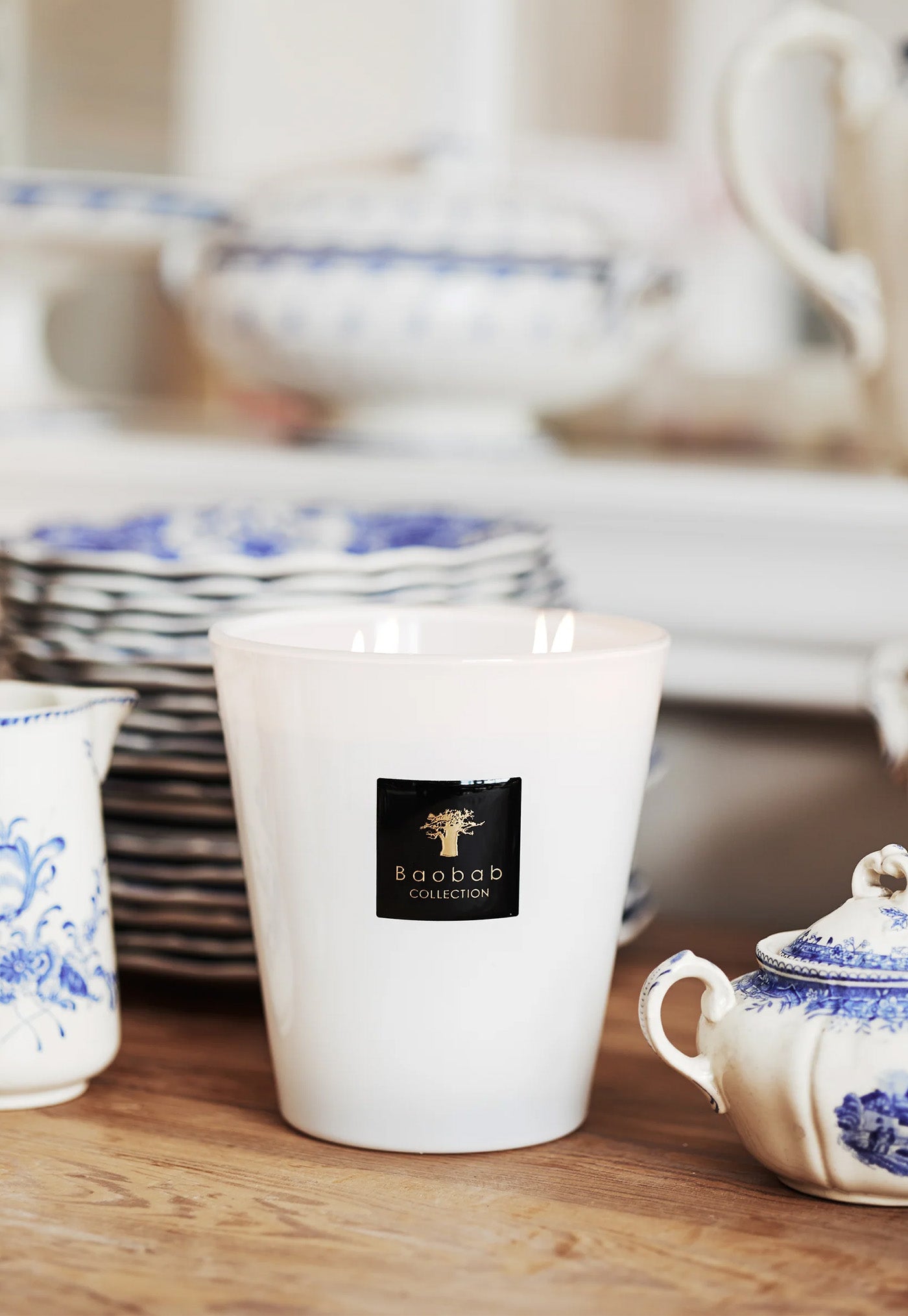 Les Prestigieuses Pierre De Lune Scented Candle