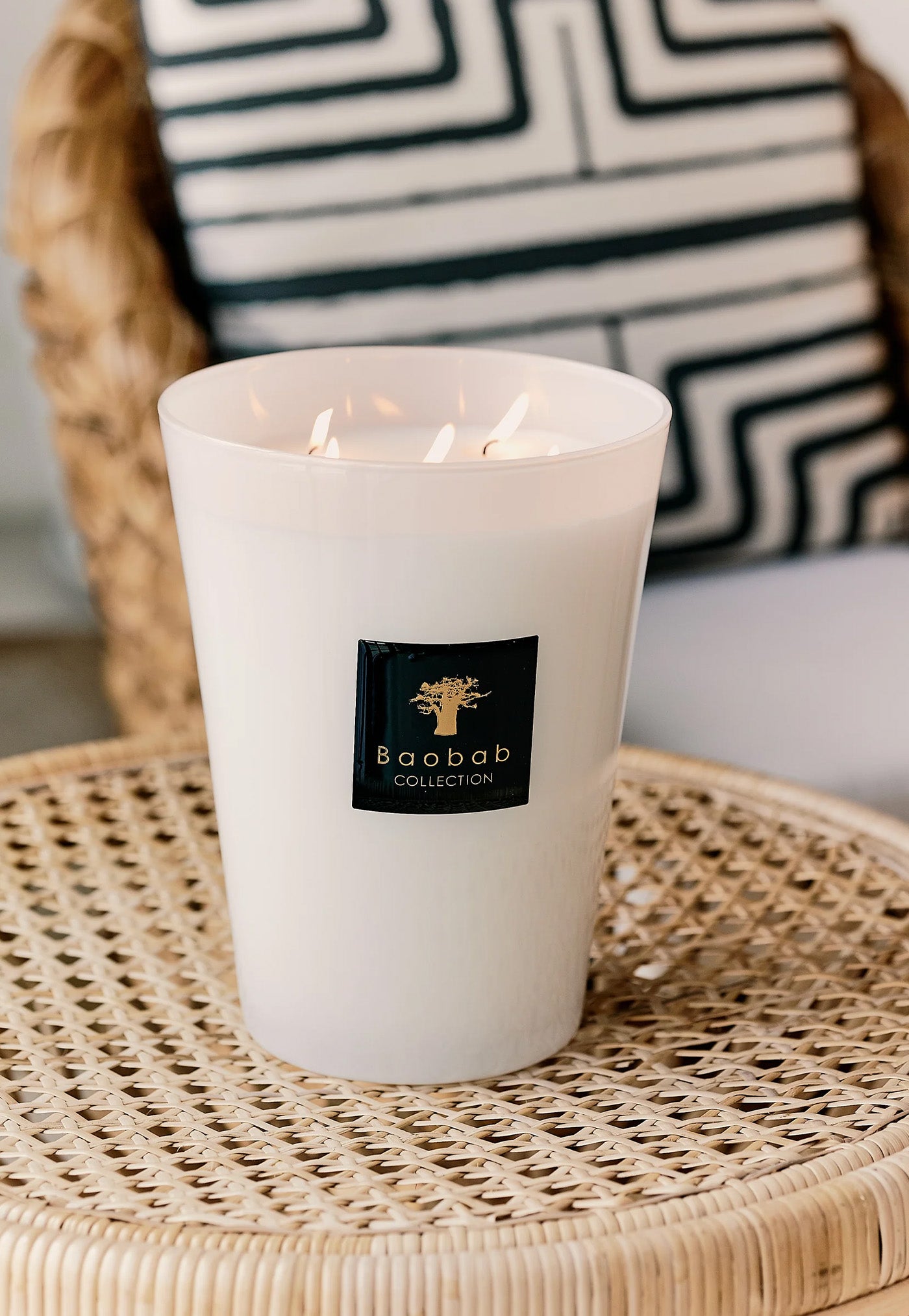 Les Prestigieuses Pierre De Lune Scented Candle