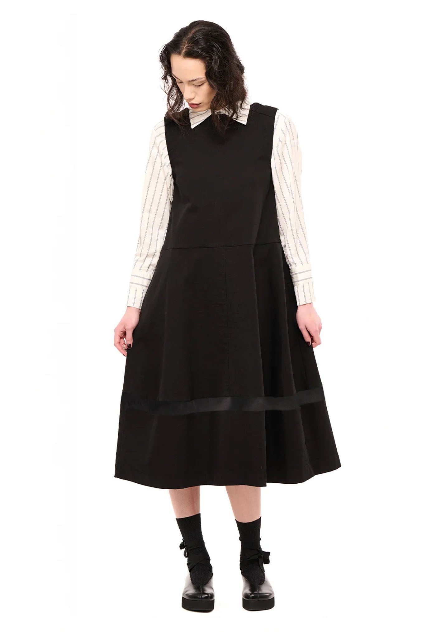 Returns Pinny - Black