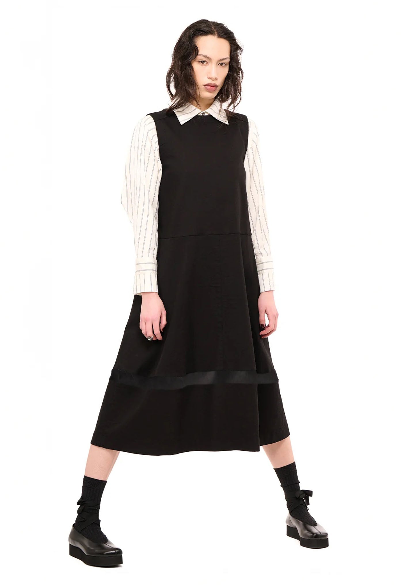 Returns Pinny - Black