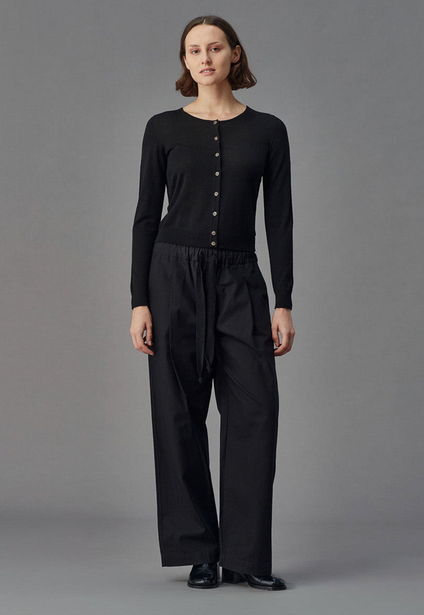 Merino Crop Crew Cardi - Black