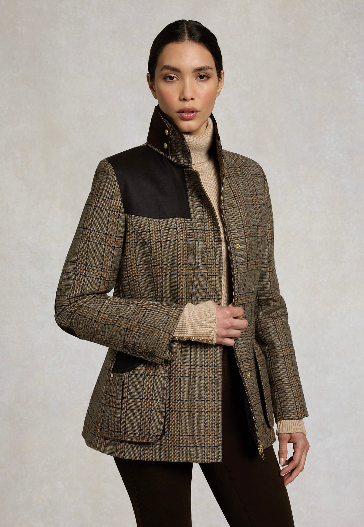 Holland Cooper Country Classic Jacket in Bourbon Tweed, showing the tweed wool fabric and contrasting waxed collar.