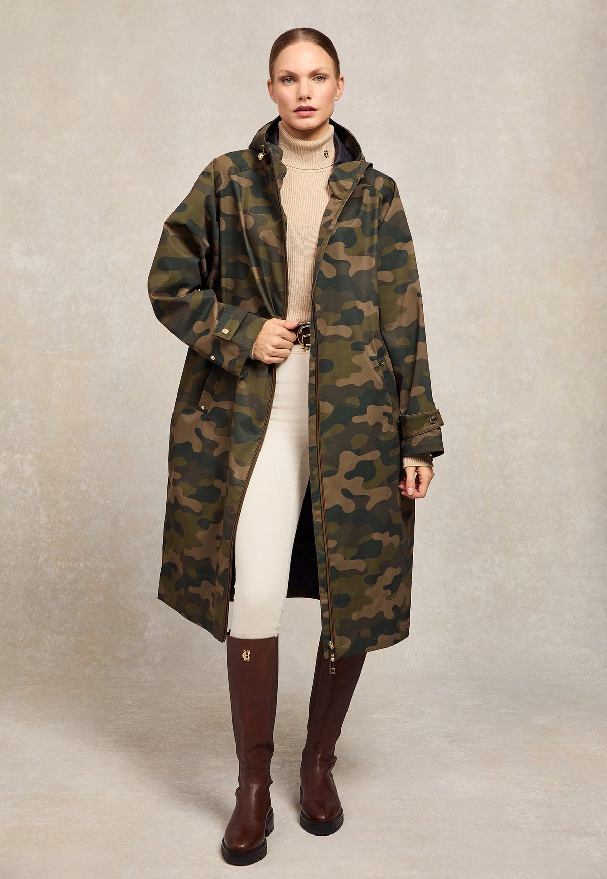 Holland Cooper One-Size Lightweight Waterproof Coat in Camo, camouflage print oversized long waterproof coat with faux leather piping and monogram quilted lining.