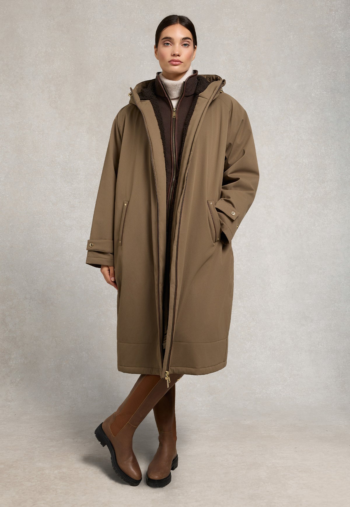 Holland Cooper One-Size Lightweight Waterproof Coat in Mink, mink oversized long waterproof coat with faux leather piping and monogram quilted lining.